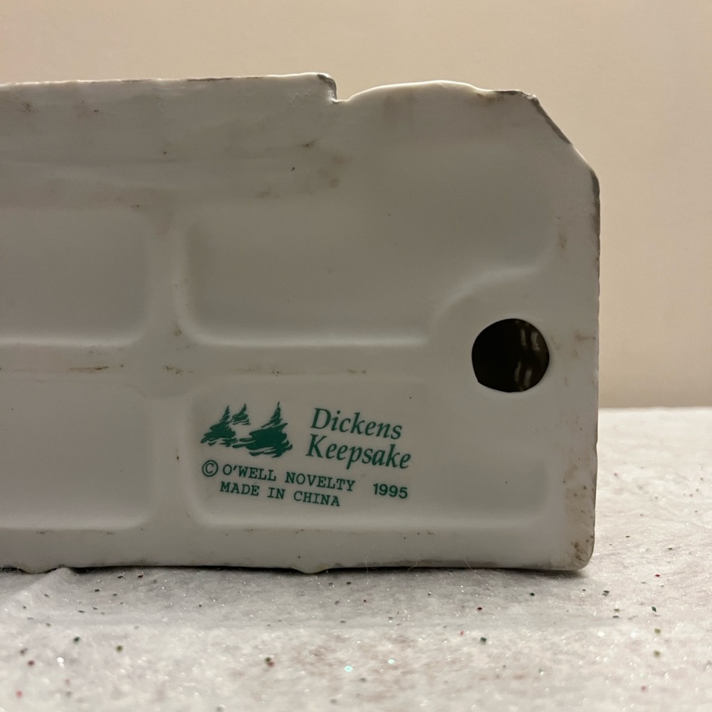 Dickens Keepsake Porcelain Lighted House Village Museum- no cord/light - Picture 3 of 16